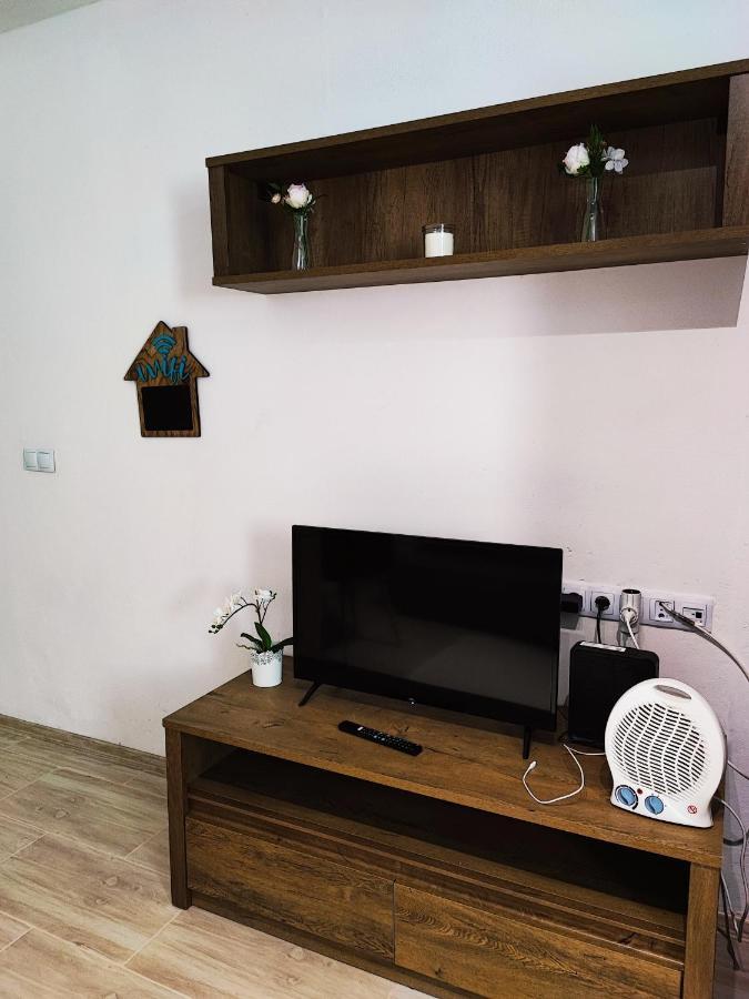Apartment White Rose Studio Basement *